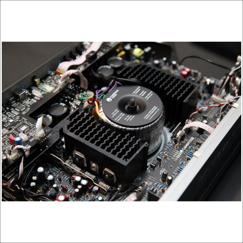 Стереоусилитель Cambridge Audio CXA 61 Lunar Grey Основне Фото №3