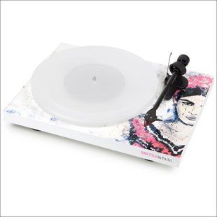 Проигрыватель винила Pro-Ject Debut Carbon Esprit PS00 Frida (2M-Red) Основное Фото №1