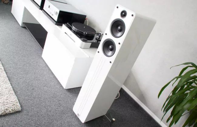 Напольная акустика Q Acoustics Concept 40 Speaker Gloss White Основное Фото №6