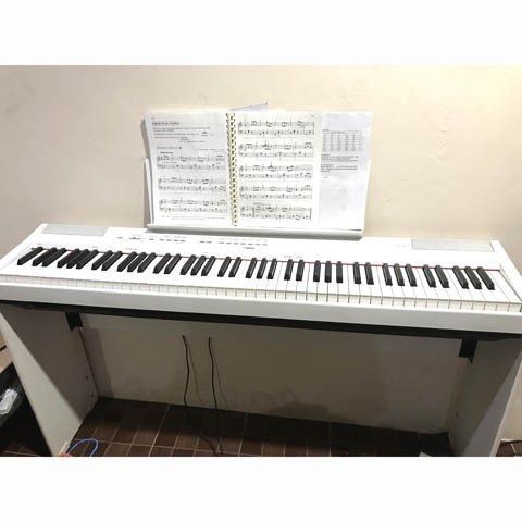 Сценические цифровые пианино Yamaha P-115 White + блок питания Основное Фото №3